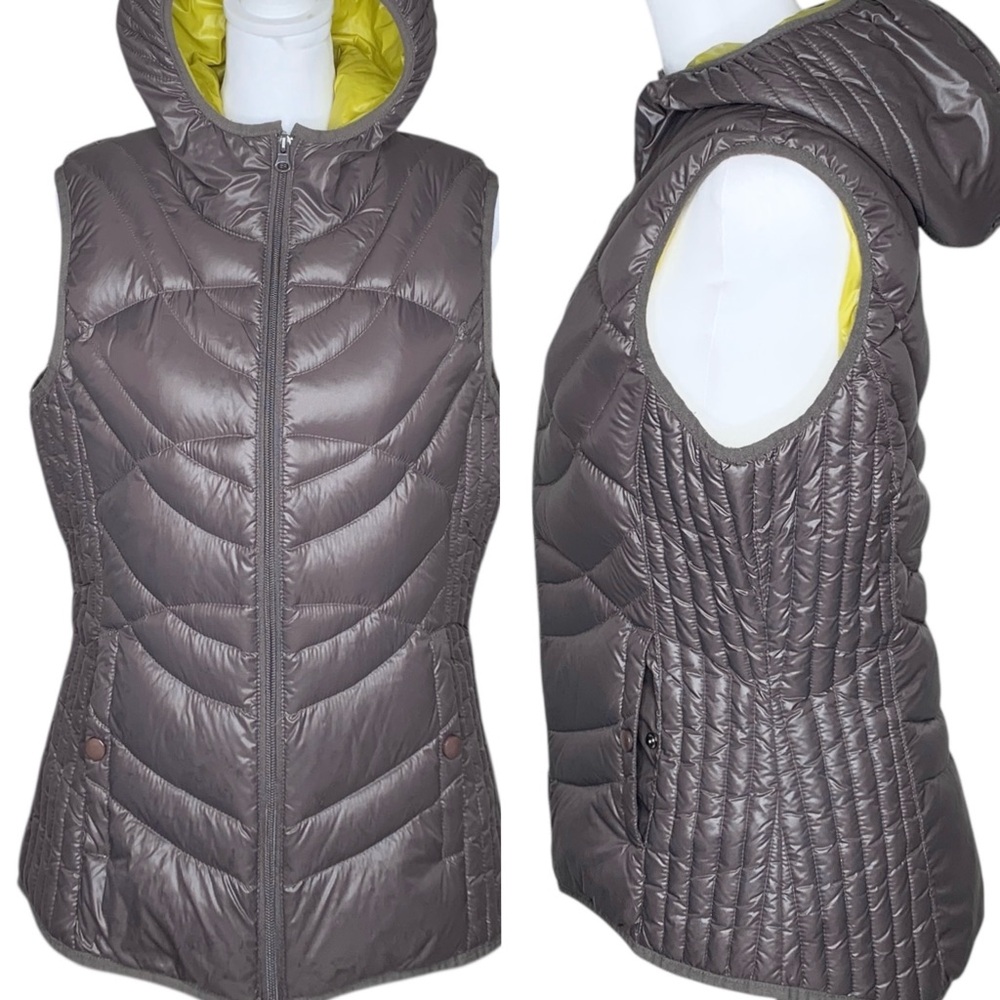 B by Bernardo Quilted Down Hooded Puffer Vest M Gray Lightweight Travel Outdoor